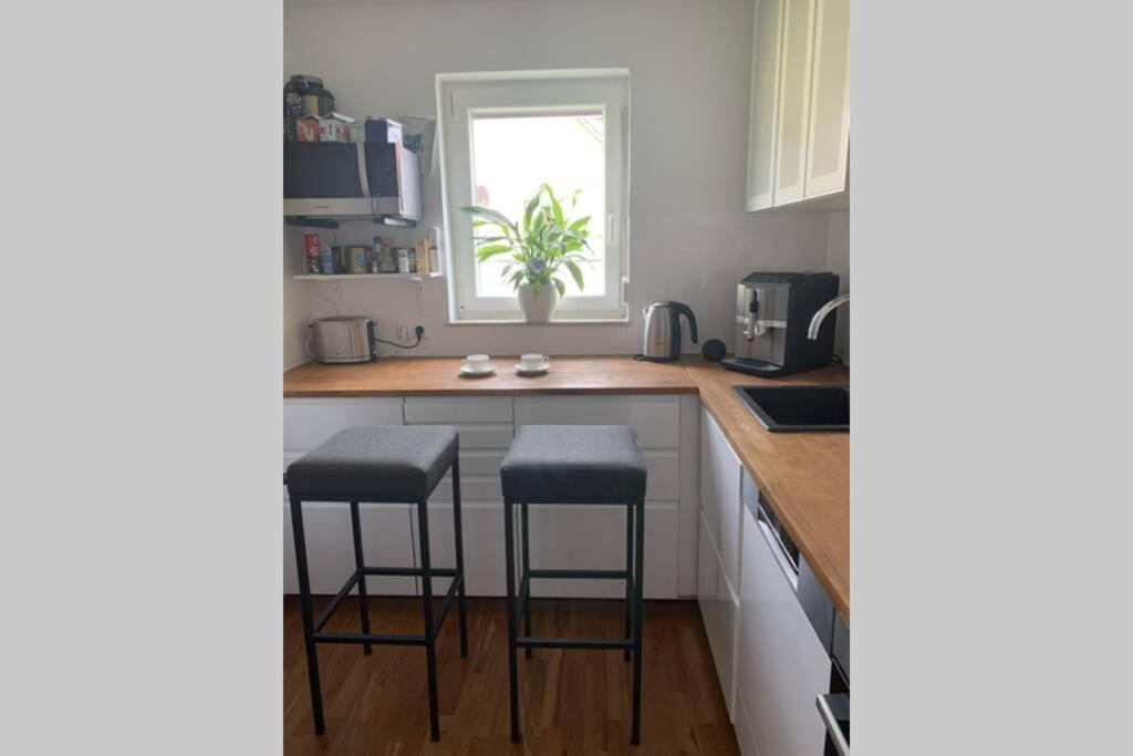 Gemütliche 3 Zimmer Wohnung mit großzügiger Terrasse im Grünen Reutlingen Exterior foto