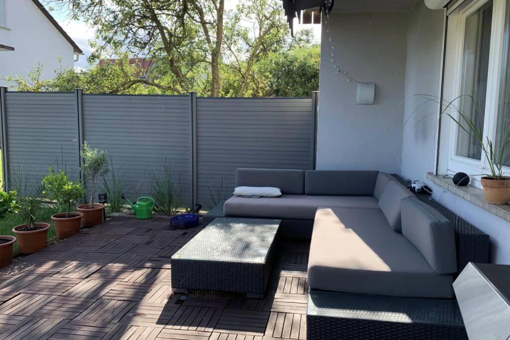 Gemütliche 3 Zimmer Wohnung mit großzügiger Terrasse im Grünen Reutlingen Exterior foto