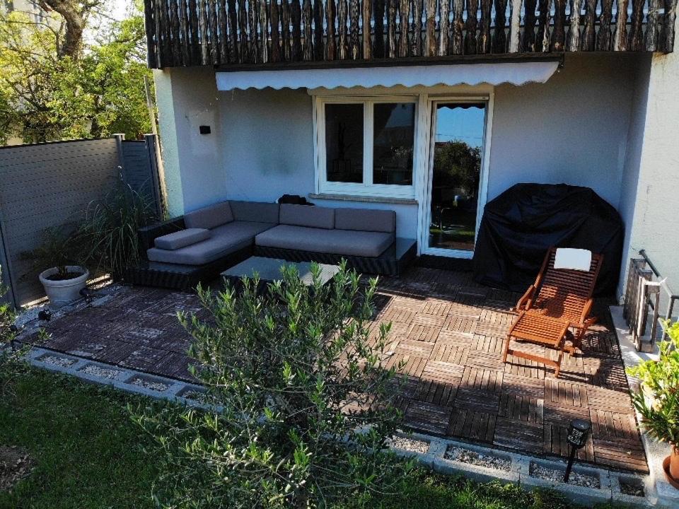 Gemütliche 3 Zimmer Wohnung mit großzügiger Terrasse im Grünen Reutlingen Exterior foto