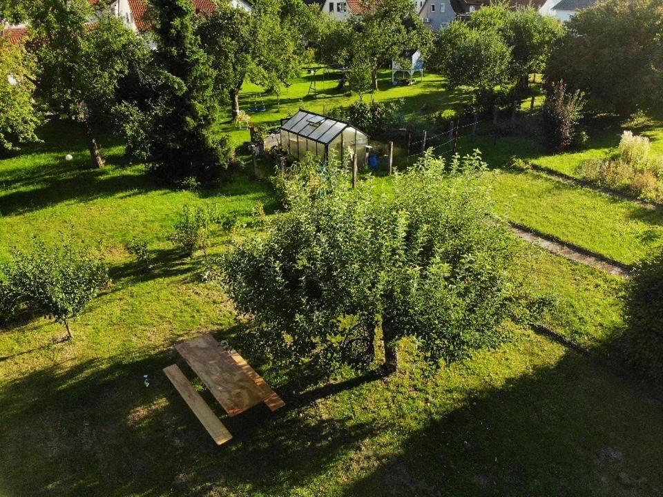 Gemütliche 3 Zimmer Wohnung mit großzügiger Terrasse im Grünen Reutlingen Exterior foto