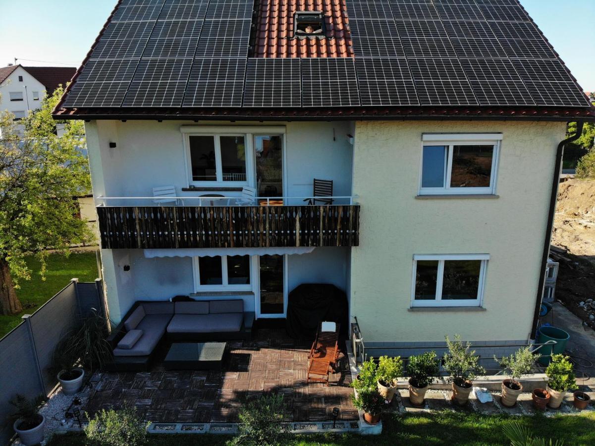 Gemütliche 3 Zimmer Wohnung mit großzügiger Terrasse im Grünen Reutlingen Exterior foto