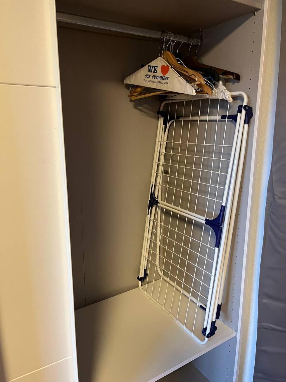 Gemütliche 3 Zimmer Wohnung mit großzügiger Terrasse im Grünen Reutlingen Exterior foto